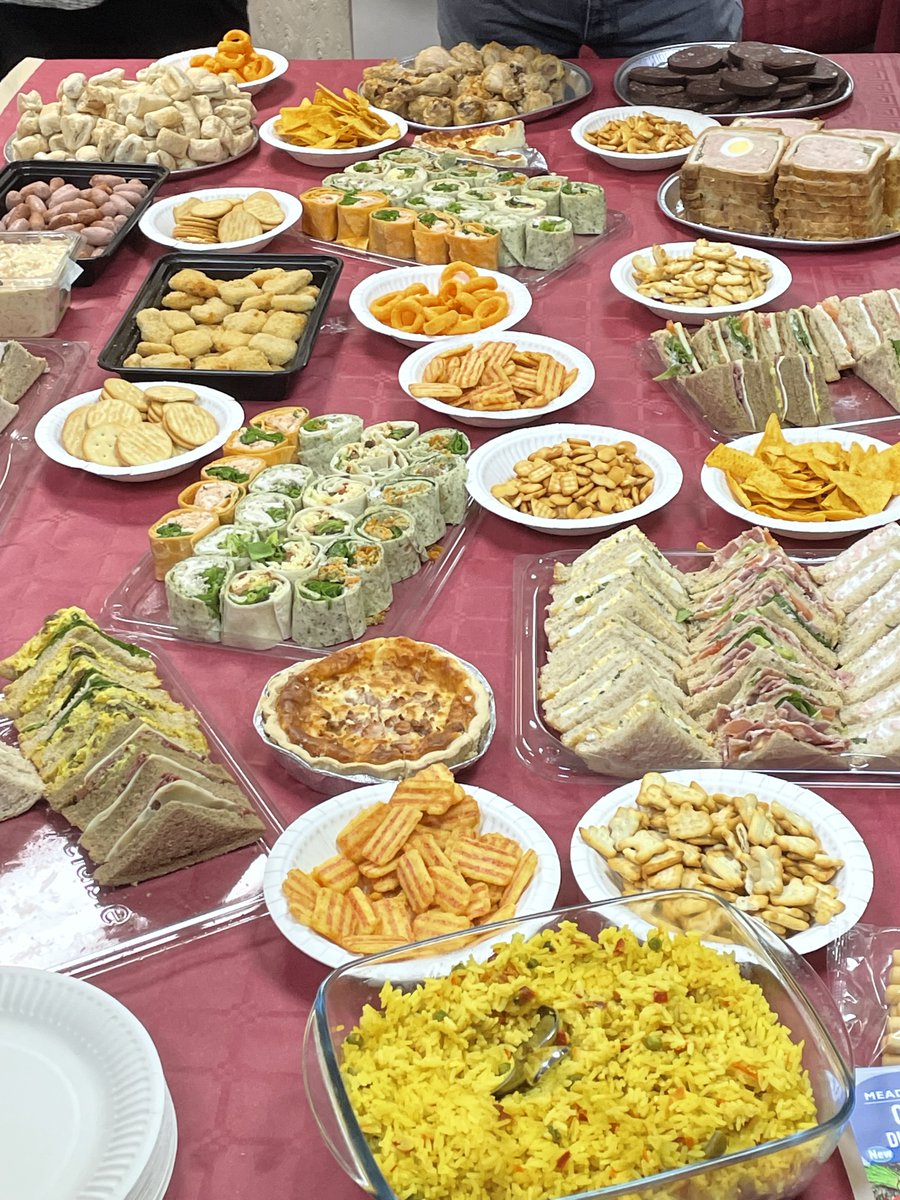 wbhrunning's tweet photo. The excellent food and entertainment from Tom Heyes topped off a great presentation evening. For some highlights of Tom's performance go to https://t.co/ESxlAgMKdr. https://t.co/F3AyfBLGOf