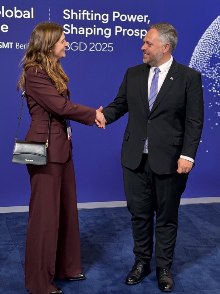 Leon_Schreib's tweet image. It was great to represent South Africa at the 2025 Berlin Global Dialogue. In a world of shifting power, fundamental and urgent reform like we are driving at Home Affairs can position us as a country firmly on the up! 🇿🇦