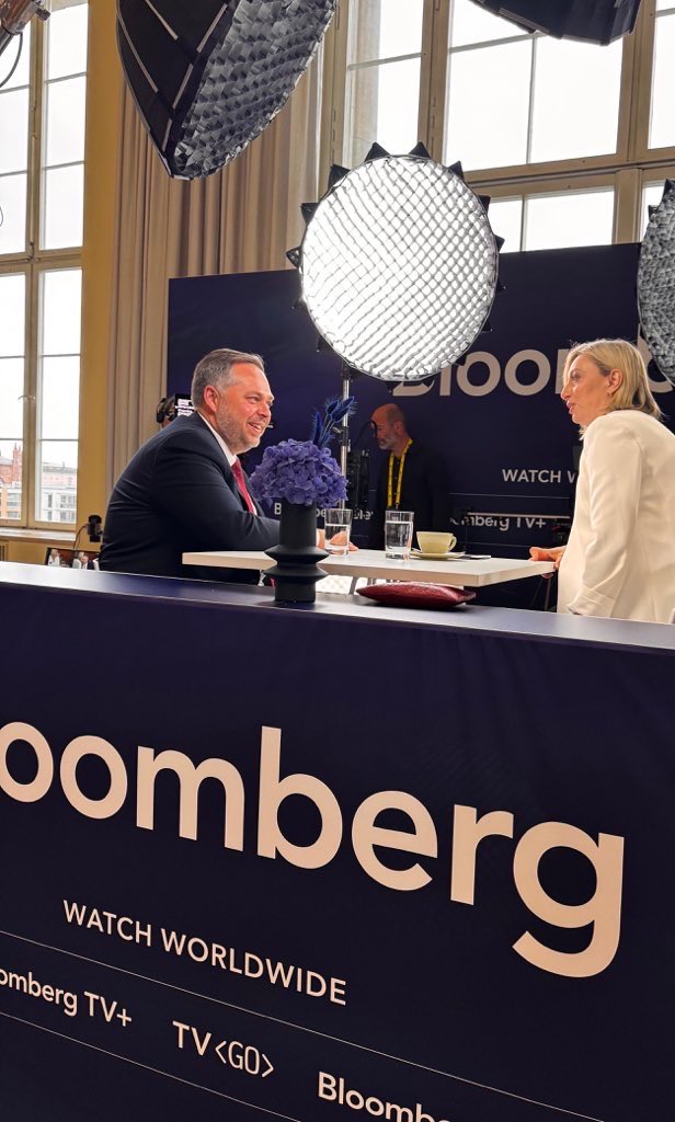 Leon_Schreib's tweet image. It was great to represent South Africa at the 2025 Berlin Global Dialogue. In a world of shifting power, fundamental and urgent reform like we are driving at Home Affairs can position us as a country firmly on the up! 🇿🇦