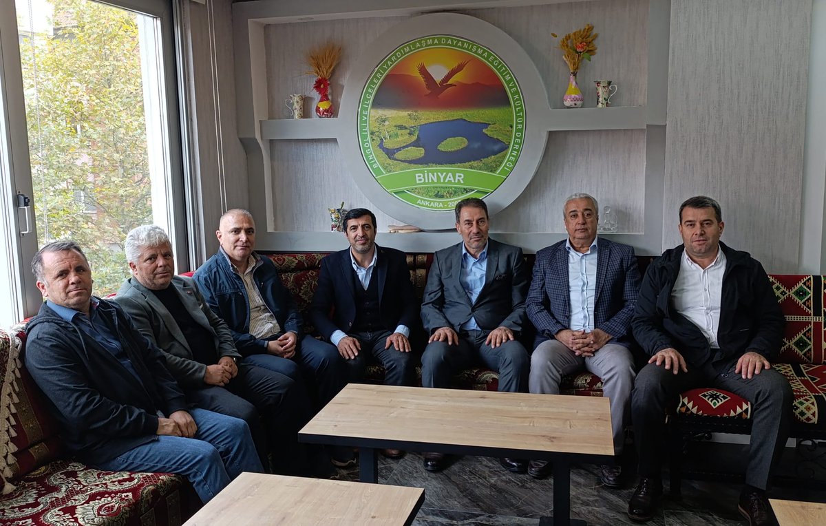 Dernek üyelerimizden, değerli iş insanı Sn. #BurhanettinBÜRKÜK bey, dernek merkezimizde bizleri ziyaret ettiler.
Böylesi anlamlı buluşmalar, hemşehrilerimiz arasındaki birlik, beraberlik ve dayanışma duygularını daha da güçlendirmektedir. Nazik ziyaretleri ve samimi sohbetleri