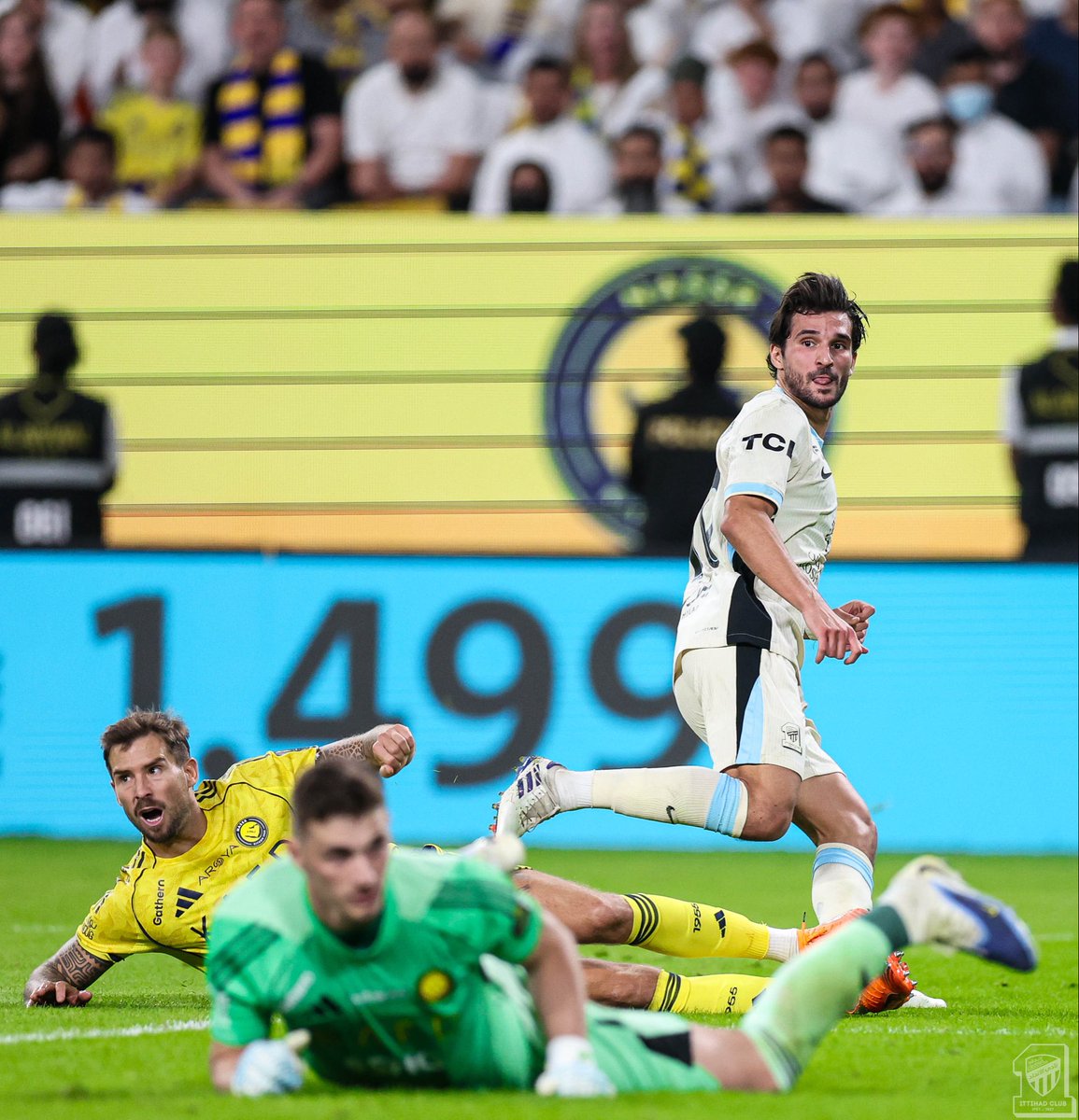 بين ارضك وجمورهك افوزز عليكك بعشرة لاعبينن ، هيااا بناا إلى ربعع النهااائي 

مببرووككك اتحاااديسستااا 💛🖤

#أغلى_الكؤوس #الاتحاد_النصر .