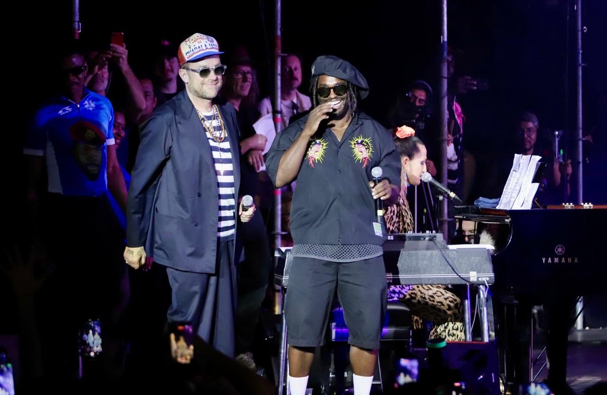 De 🇬🇧 hasta 🇲🇽 se sabe 🙂‍↕️

<a href="/Damonalbarn/">Damon Albarn</a> con 🧢 del Rebaño. 🐐

📷 Ariel Ojeda | <a href="/Milenio/">Milenio</a>