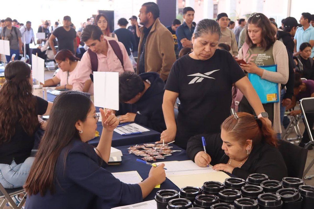 Hoy en #Irapuato llevamos a cabo el Enlace Laboral para la Inclusión, en colaboración con <a href="/derechosgente/">Secretaría de Derechos Humanos</a>, un espacio creado para que todas las personas puedan acercarse a nuevas oportunidades de empleo.

Con 500 vacantes disponibles buscamos impulsar el talento de nuestra gente.
