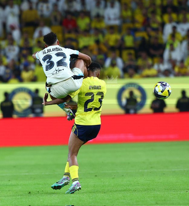 aitihadi's tweet image. اقسم بالله غباء غباء غباء غير طبيعي تدخل غبي غبي حط المدرب في موقف محرج 😠