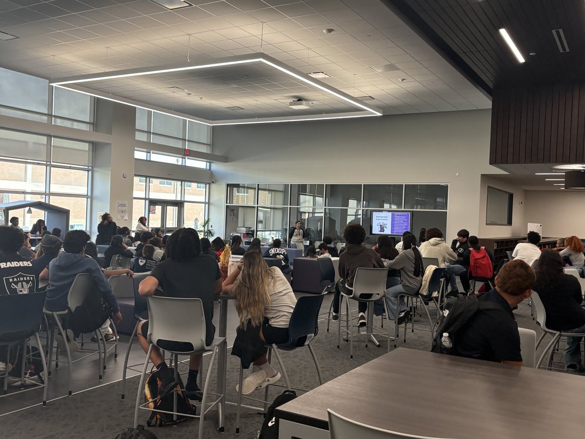 HumbleLib's tweet image. Interest meeting for the HHS 🐾💜 National Honor Society☺️