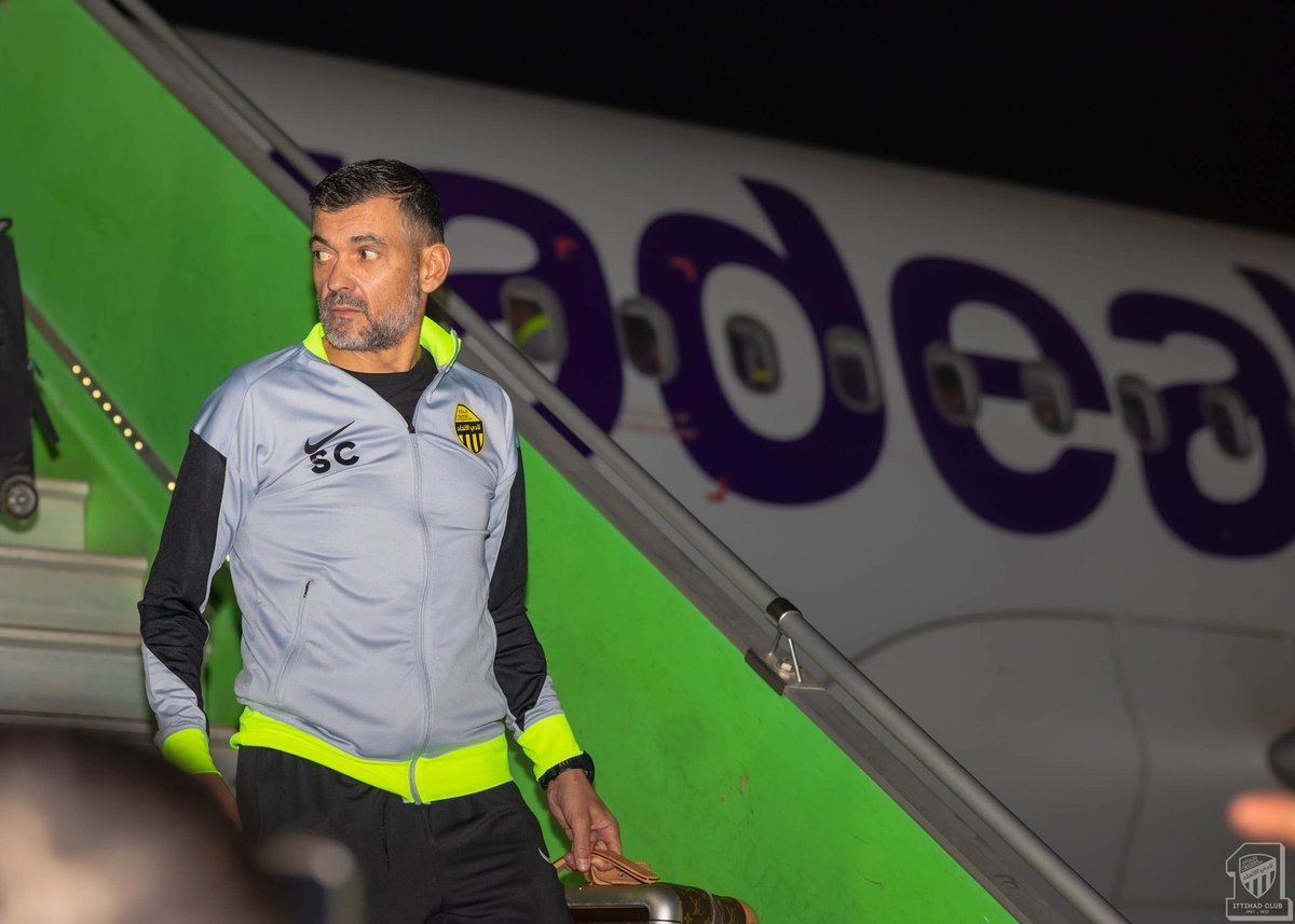 E_____ix's tweet image. وبما ان الشيء بالشيء يذكر، ماراح اتجاوز هذه النقطة

هذا الفريق امام نفس الخصم ونفس المدرب ونفس الفورمة تواجهوا قبل شهر وشوي 

واللي حصل ليلتها كانت تهزيء حقيقي للاتحاد

اللي فرق الليلة شيء واحد، رجل مختلف على الخط