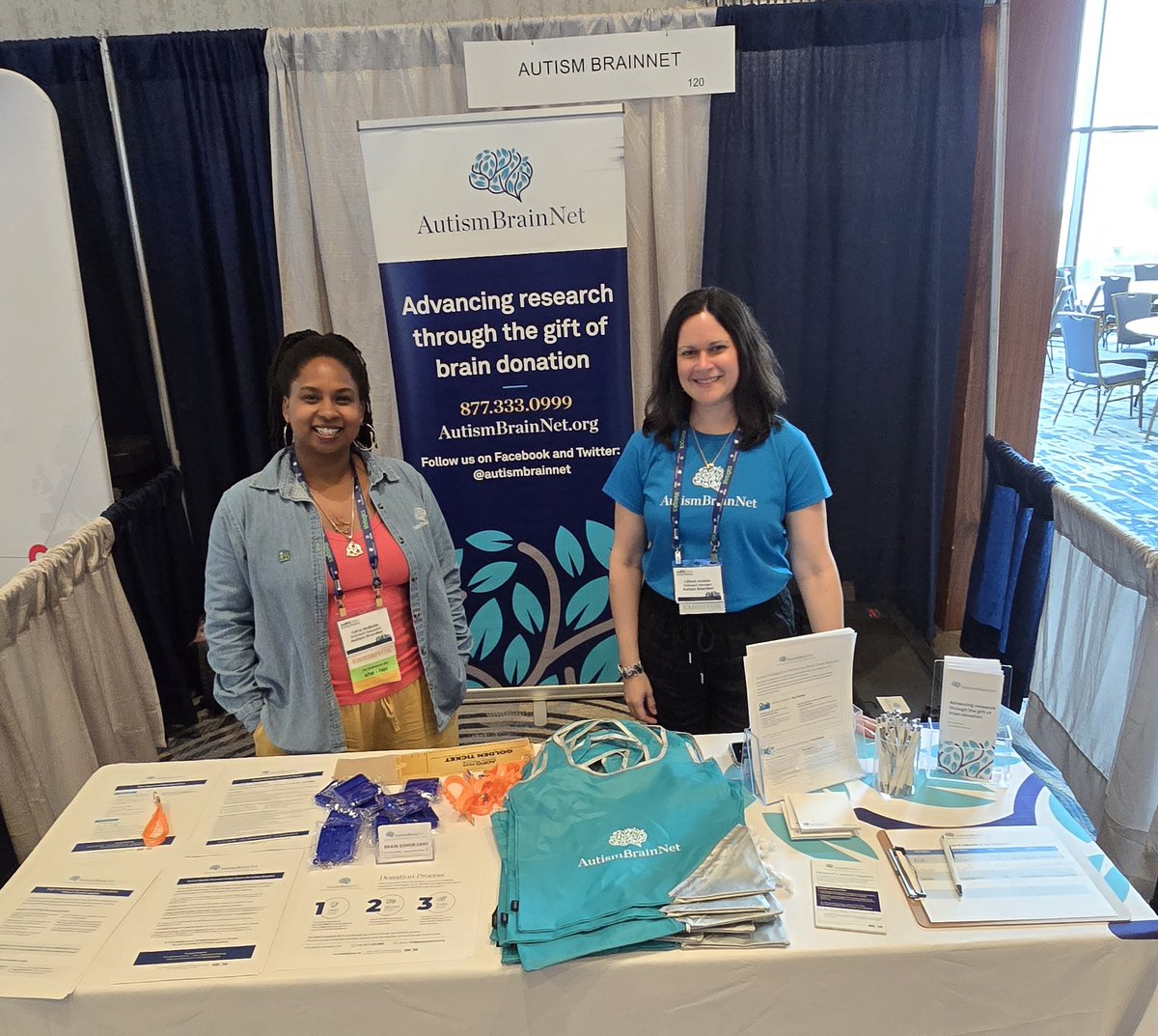 AutismBrainNet's tweet image. October has been an incredible month meeting families, providers, researchers and future collaborators at various conferences and community events across the country. Thank you to all who stopped by to say hello and learn more about Autism BrainNet. bit.ly/3YQH3UT