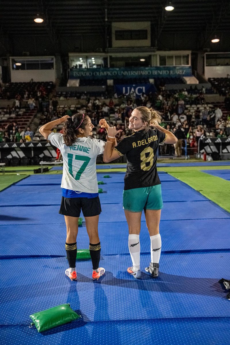 SunDevilSoccer's tweet image. A Sun Devil Soccer reunion 🤩 Alexia Delgado and Gabi Rennie rocking the jersey swap after their match!