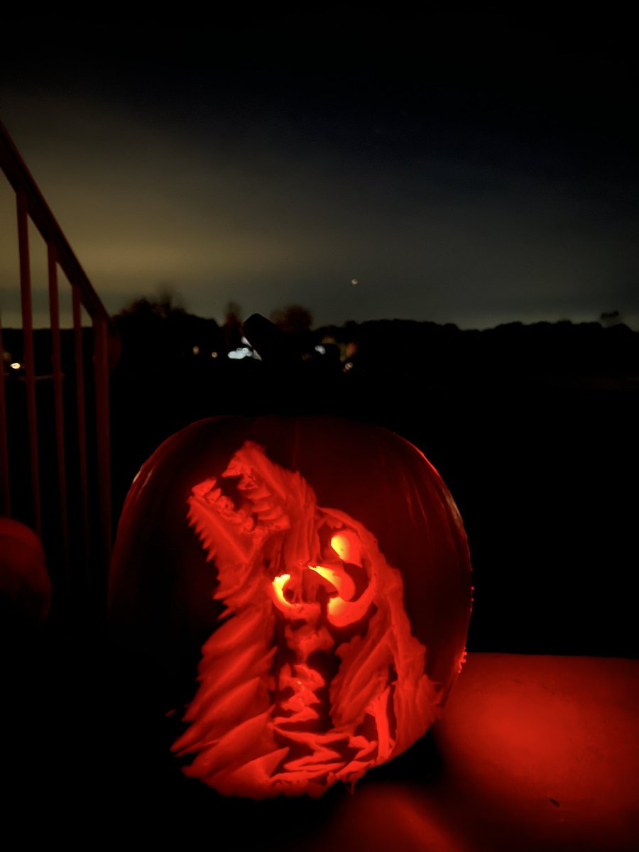 Worked hard for this. Did a little carving with my girl. She got a carving set from Japan and I had to try something cool. Happy Halloween! 🎃