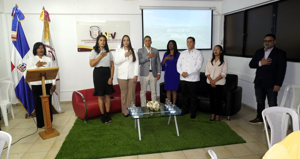 UniversidadUNEV's tweet photo. #UNEV realizó un encuentro conversatorio con sus egresados sobre adaptación y competencia profesional ante la nueva revolución tecnológica, reforzando el vínculo académico y el compromiso institucional con su formación continua. LEER+https://t.co/dwt0ZPd9ol https://t.co/V0NVq9qUCX