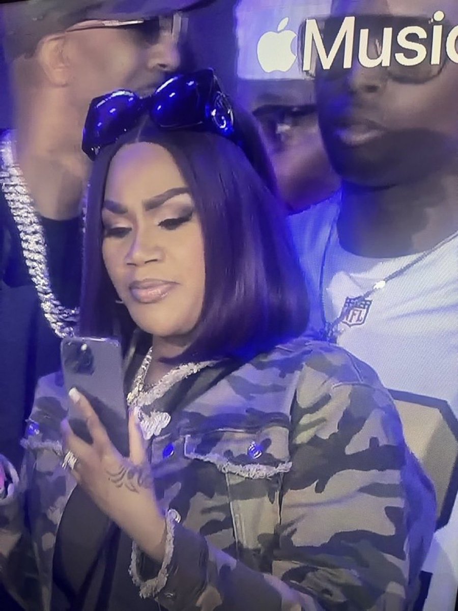 stoppfeenin's tweet image. I’m just as confused fren. Both seem like they off that #stuff