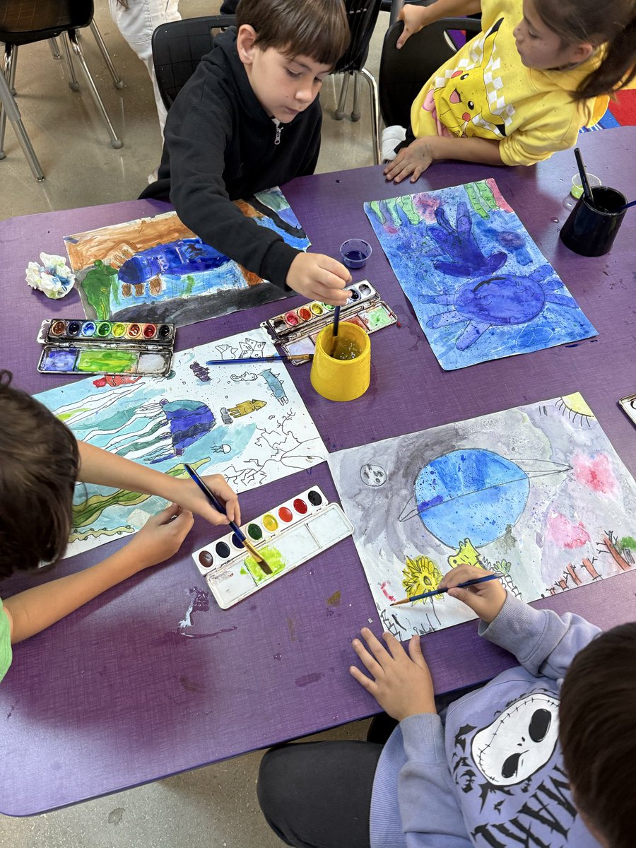 First-year teachers at FSES providing hands-on learning opportunities and showing visible signs of engagement! Way to go Bulldogs! 🤩