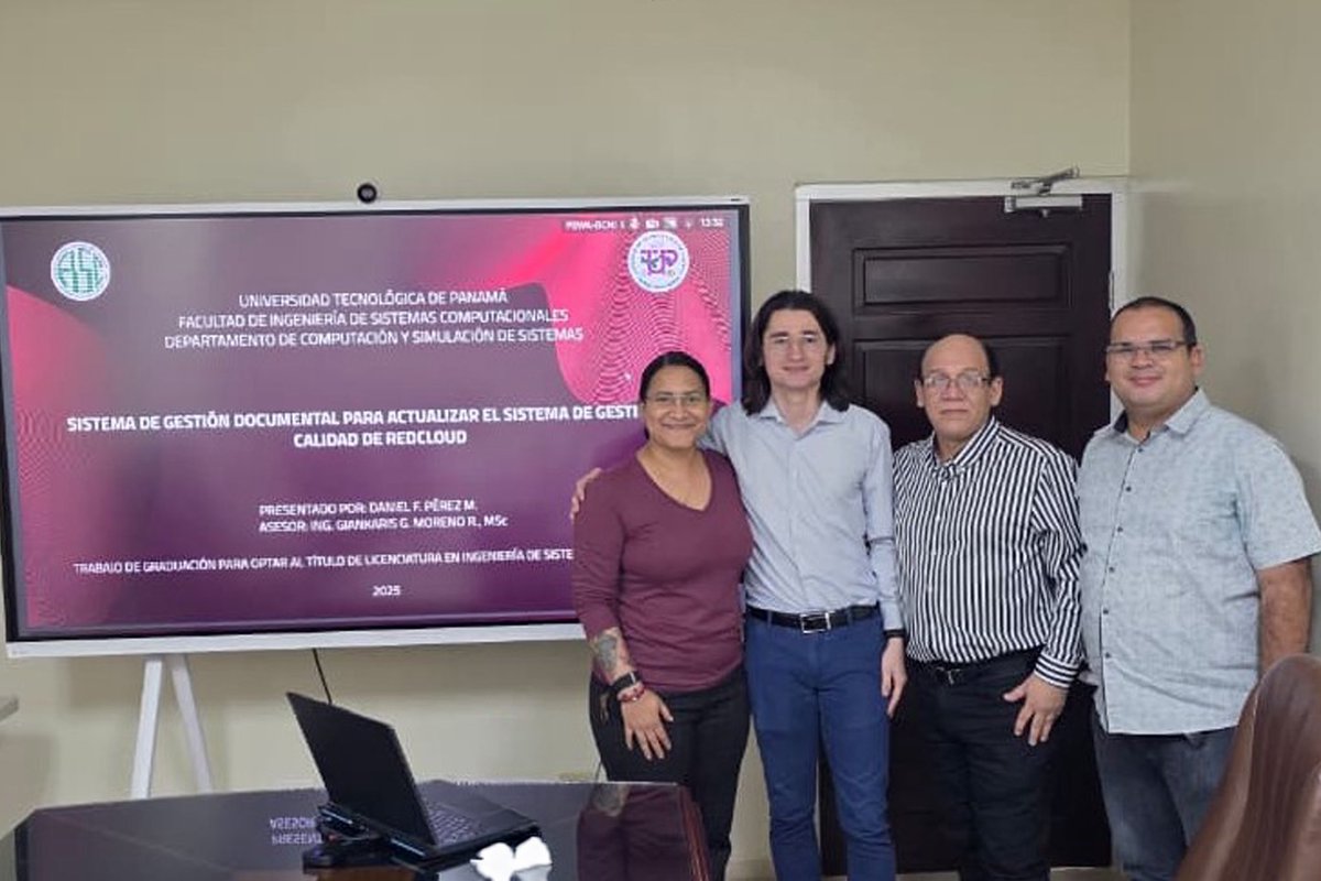 ¡Felicitaciones al nuevo Licenciado en Ingeniería de Sistema y Computación!
 
El 23 de septiembre, Daniel Pérez, presentó su Trabajo de Graduación, para obtener su título en Licenciatura en Ingeniería de Sistemas y Computación.