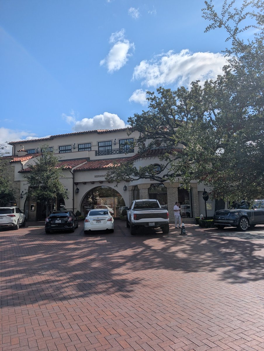 儿子睡觉，老婆happy去了，至少两天白干，或者两笔佣金出去了