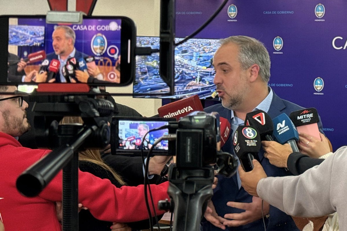 Firmé esta mañana un convenio con el Gobierno Provincial para que se inicien trabajos de infraestructura sobre la Ruta Nacional 7.
Estas obras mejorarán la seguridad y transitabilidad para miles de vecinos de Maipú, especialmente para los habitantes del Este departamental.