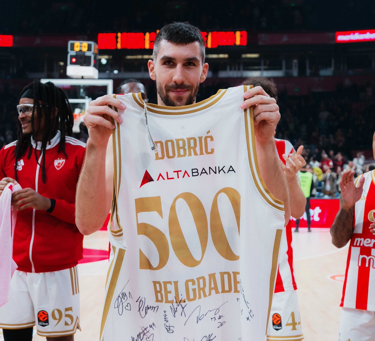 kkcrvenazvezda's tweet photo. How it started vs. How it's going ❤️🤍🐍

#kkcz #WeAreTheTeam https://t.co/E9NnLG8vIn