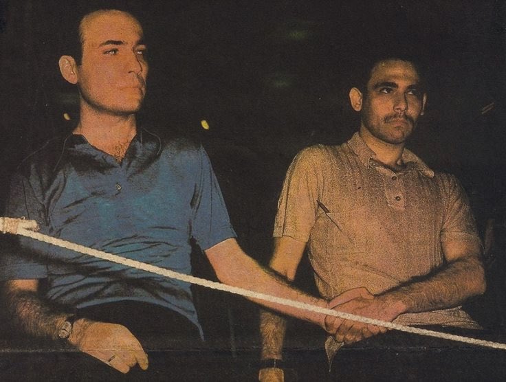 aslolan yürümektir ışık varsa sonunda
yollar ölmeye değer zafer varsa sonunda