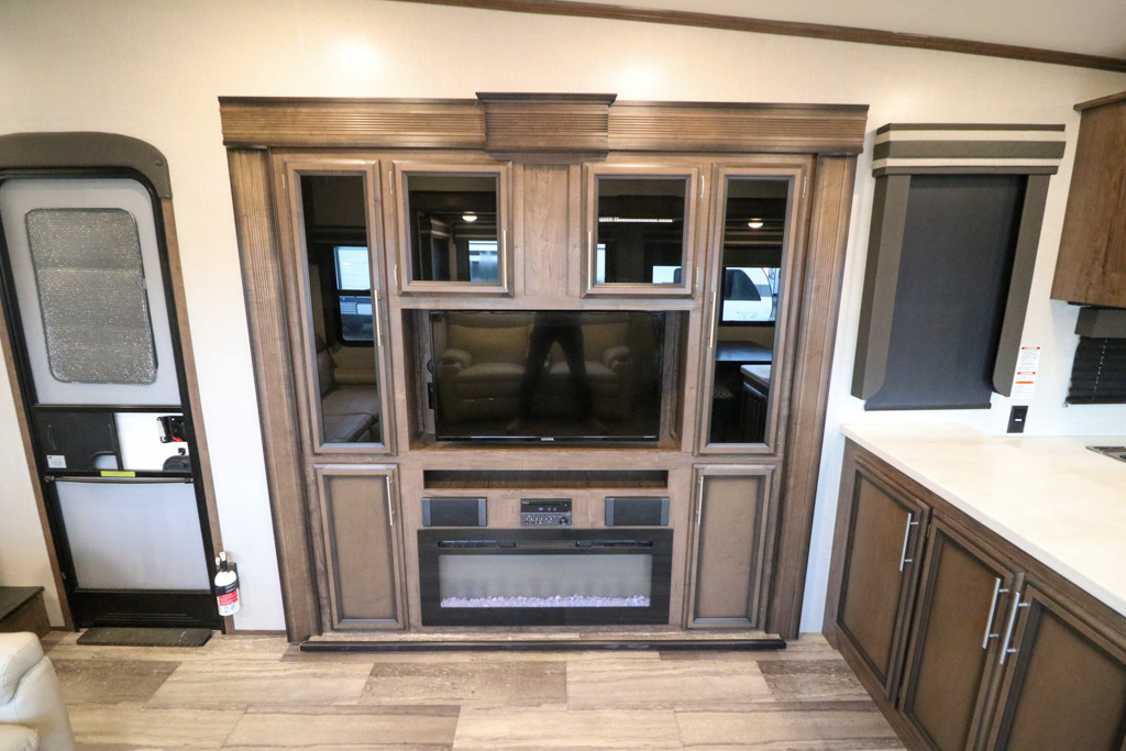 BankstonRVs's tweet image. Tuesday jackpot! This 2021 KZ Durango D321RKT is priced for low-entry adventures!

Snag it now: bankstonmotorhomes.com/product/used-2… 

#RVAdventures #TradeInTuesday #LowEntryWins