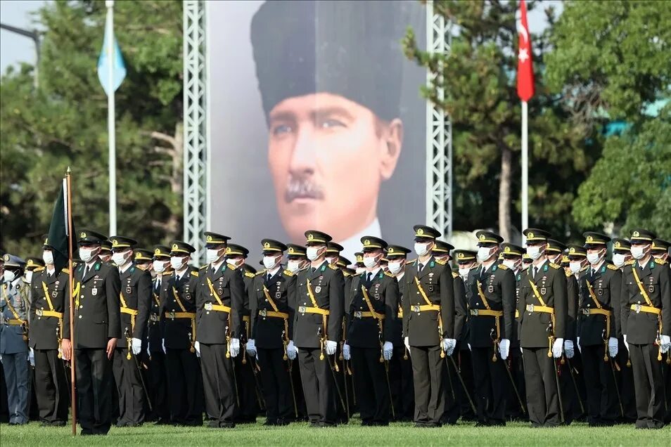 Biz Atatürkçü düşünceden, Atatürk'ün çizdiği yoldan kesinlikle ayrılmak niyetinde değiliz!