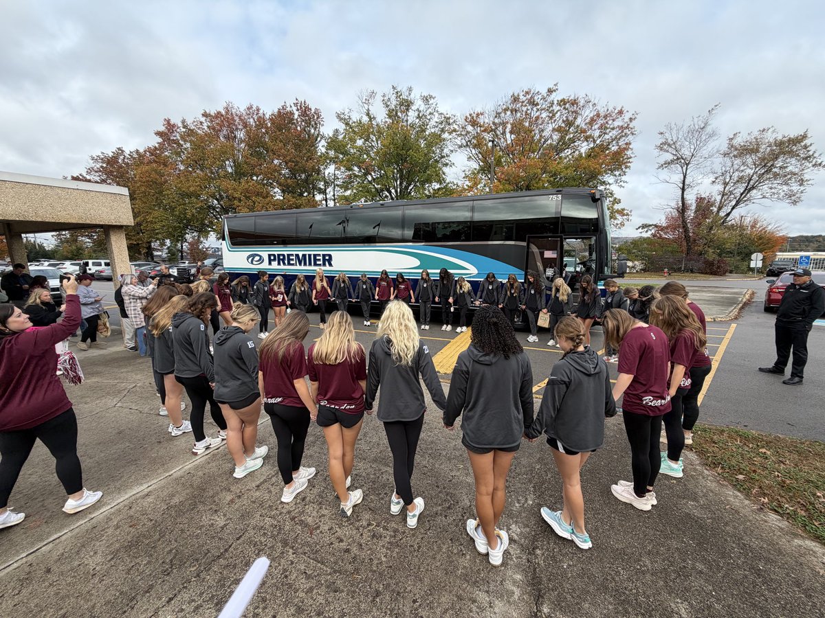BHSLadySoccer's tweet photo. We are off to Chattanooga!
Thank you parents and students for your send off support! 

Go Lady Bulldogs! One game at a time! https://t.co/9gL1BNq1PP