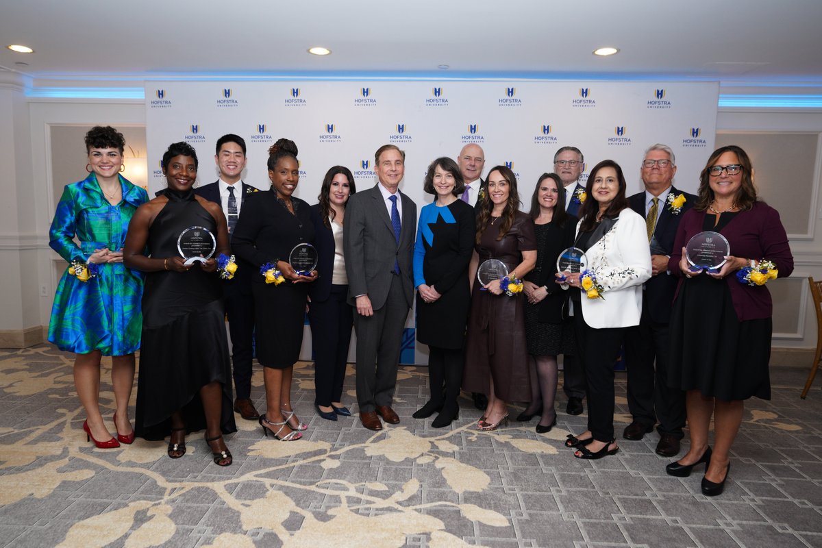 🦁Hofstra University's annual Alumni Awards celebrates Hofstra alumni, their career achievements, and contributions to the Hofstra community.

Take a look back at the this year's event: youtube.com/watch?v=PiUFD-…
