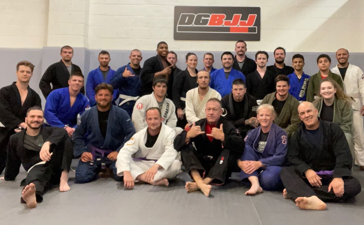 BJJ and Learning

If you're looking to improve your martial arts skills, look no further than Brazilian Jiu Jitsu! Here we discuss the importance of struggle, perseverance, learning and how it can help you become a better fighter. 

dragongym.com/blog/learning-…