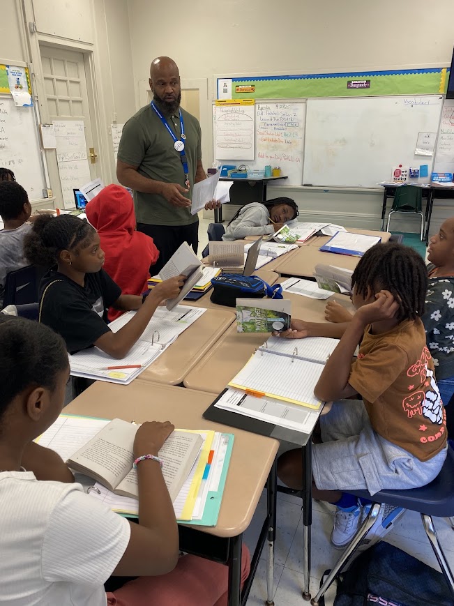 📚✨ Mr. P’s Rarebirds recently did a deep dive into their unit on The Hatchet by Gary Paulsen! After reading and reviewing a chapter, students came together for a thoughtful discussion about the story’s themes, challenges, and survival lessons. 🪓