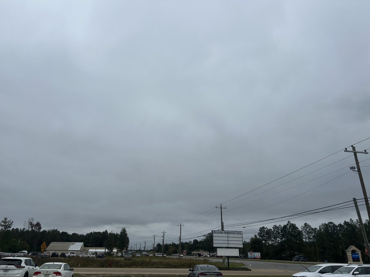 nwfltracking's tweet image. Three words to describe today’s weather in Brewton, Alabama would be gloomy, cloudy and chilly