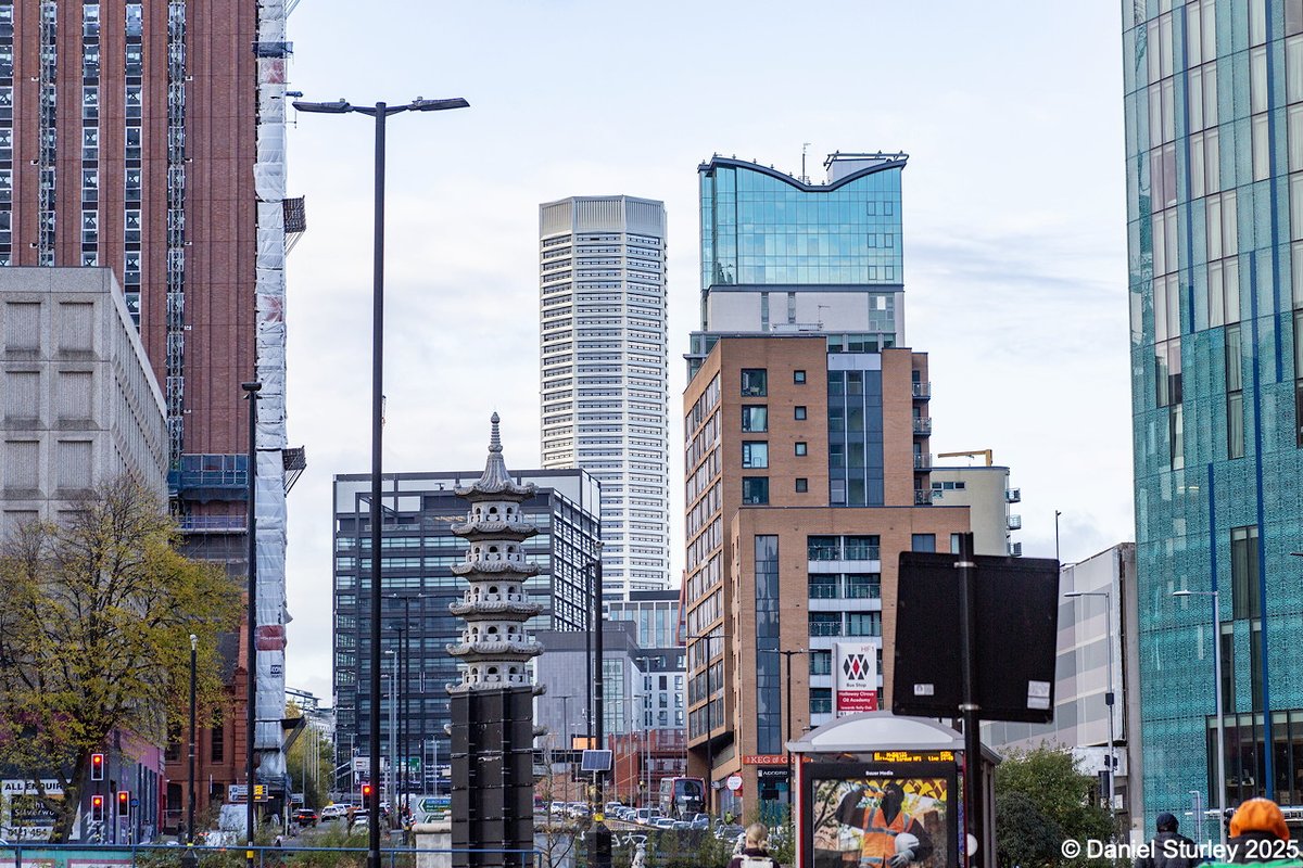 Daniel_Sturley's tweet photo. #Birmingham UK, the view up Suffolk Street Queensway towards the Octagon @ParadiseBham from Holloway Circus (Pagoda Island)
#BirminghamWeAre #MuddleEarth 😁
#Architecture #AllTypes
#Photography https://t.co/KGGPo32os1