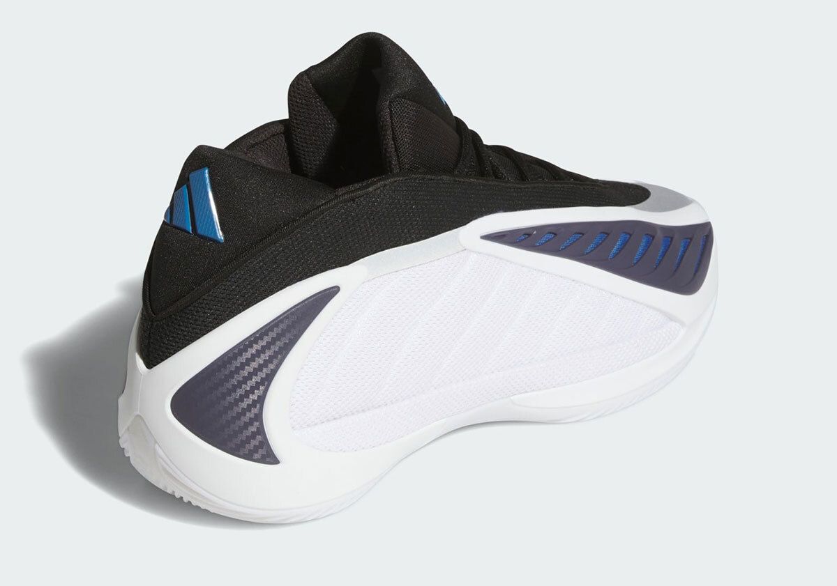 JustFreshKicks's tweet image. OFFICIAL IMAGES: adidas AE2 &quot;Footwear White/Core Black&quot; 🐺

🗓️ December 6th
💰 $130