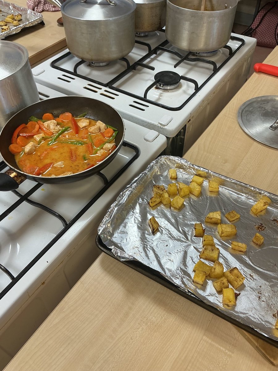 castlemilk_high's tweet image. 🎃Just in time for Halloween!
Our 4th Year Practical Cookery class made a delicious Red Thai Pumpkin Curry using pumpkins grown right here in our school garden.
A great way to use seasonal produce! 🌿🧑‍🍳
#homeeconomics #ruralskills