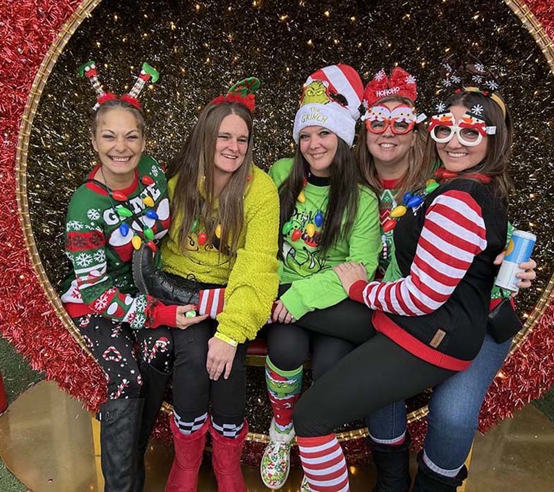 TBOXBarCrawls's tweet image. #TBOX2025 is less than 7 weeks away on Dec 13!  Get Best Ticket Deal NOW!  tbox.org

#TBOX is THE #Chicago #Christmas #BarCrawl - Dec 13 in 20+ Bars of #Wrigleyville - Free Breakfast Buffets, Live Music &amp;amp;More!
#chicagoevents #pubcrawl #christmasparty #12barsofxmas