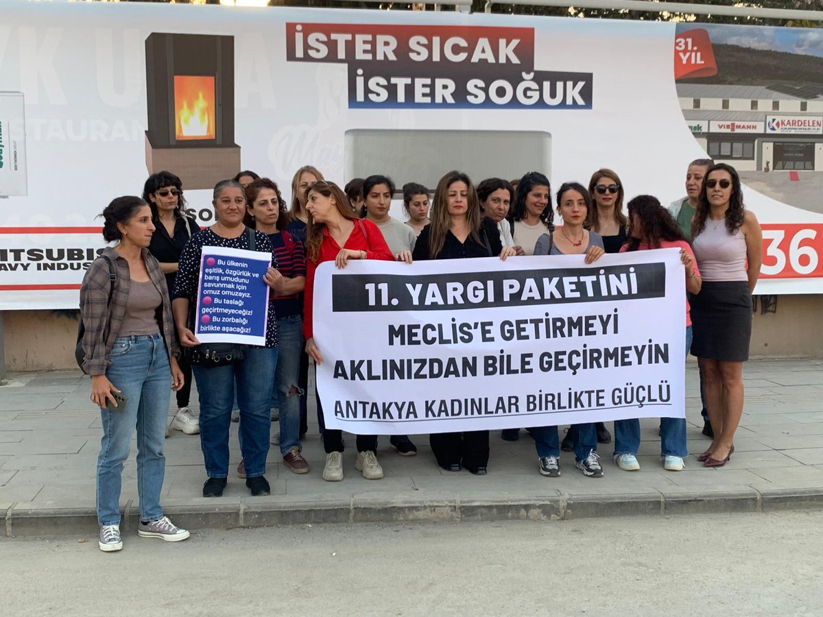 Yargı reformu” adı altında hazırlanan 11. Yargı Paketi, cinsiyet kimliği, ifade özgürlüğü ve çocuk hakları alanlarında ciddi hak ihlalleri riski taşıyor.
Hakları daraltan düzenleme reform değil, geri adımdır.
#11YargıPaketi #LGBTİHakları #AdaletHerkesİçin