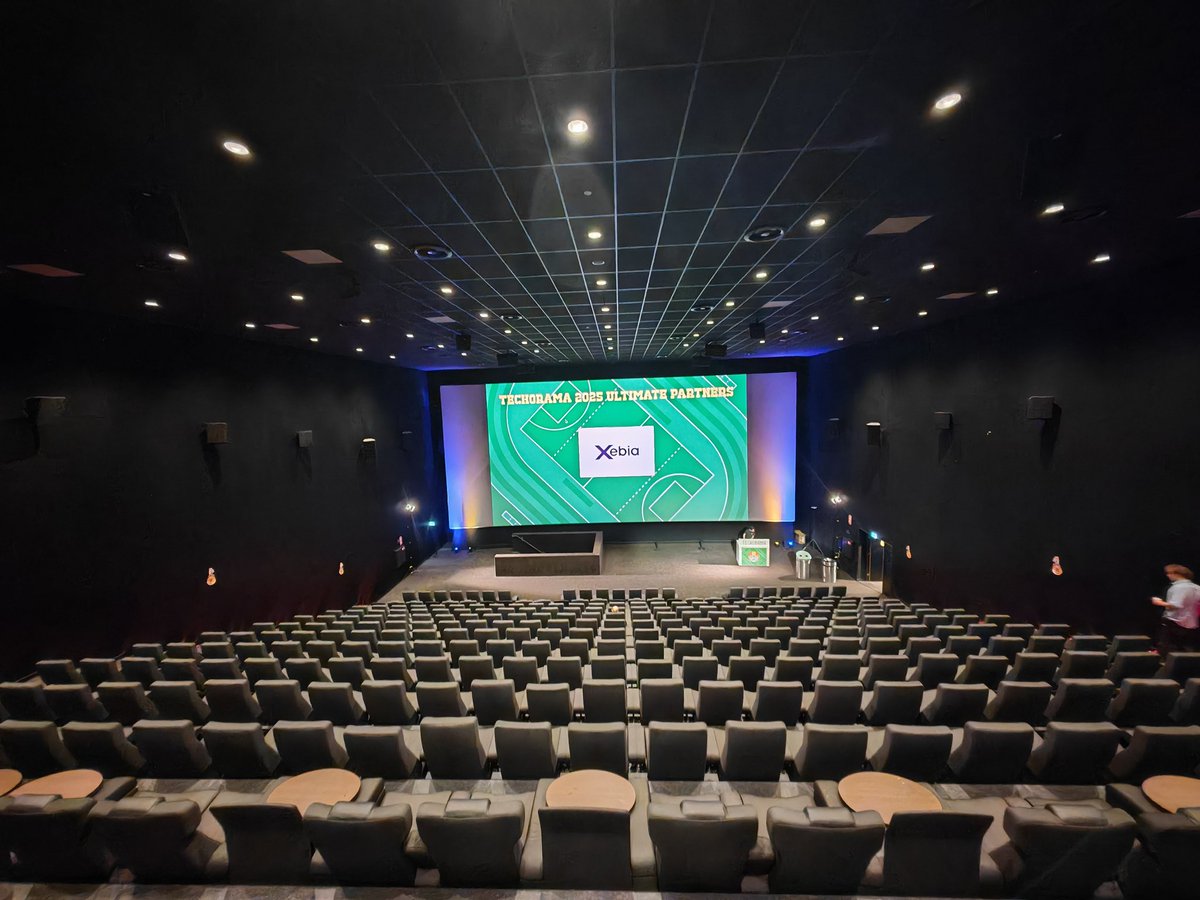 chnasarre's tweet image. @KooKiz is ready to talk about functions at #techorama