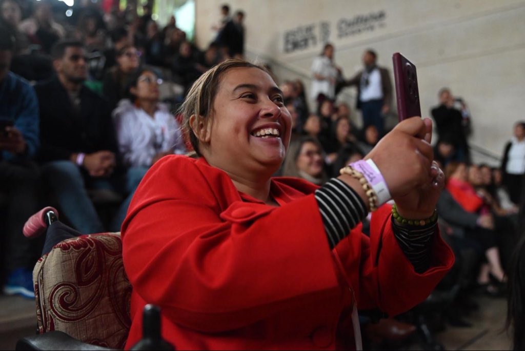 Bogotá es una causa común, hay que cuidarla, hay que quererla y hay que hacerla cada día mejor y más incluyente. Le proponemos un trato a la ciudadanía, hagámoslo juntos, seamos equipo y desde el debate democrático avancemos. 

Hablemos de Bogotaneidad, de sentido de pertenencia,