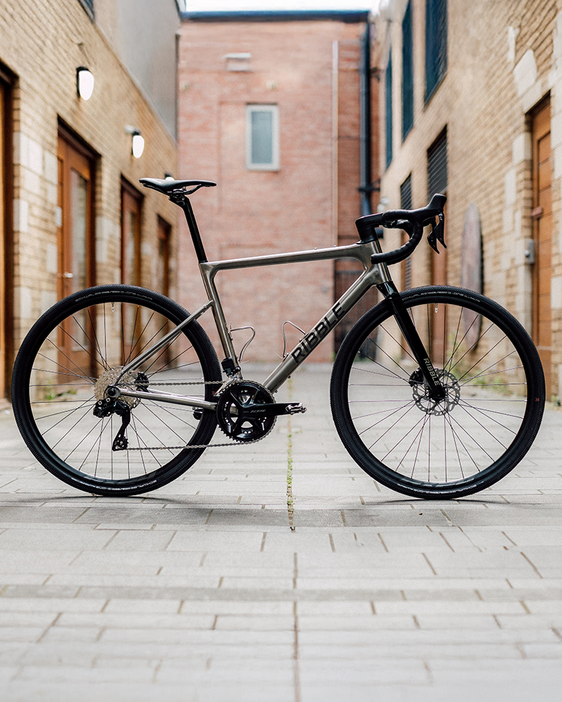 RibbleCycles's tweet image. Ready for every ride? 🚴‍♂️

Commute. Gravel. Road. CGR TI-X does it all - with advanced 3D-printed joints for seamless strength and a ride that’s built to last.

#RibbleCGR #RideWithoutLimits #TitaniumRedefined