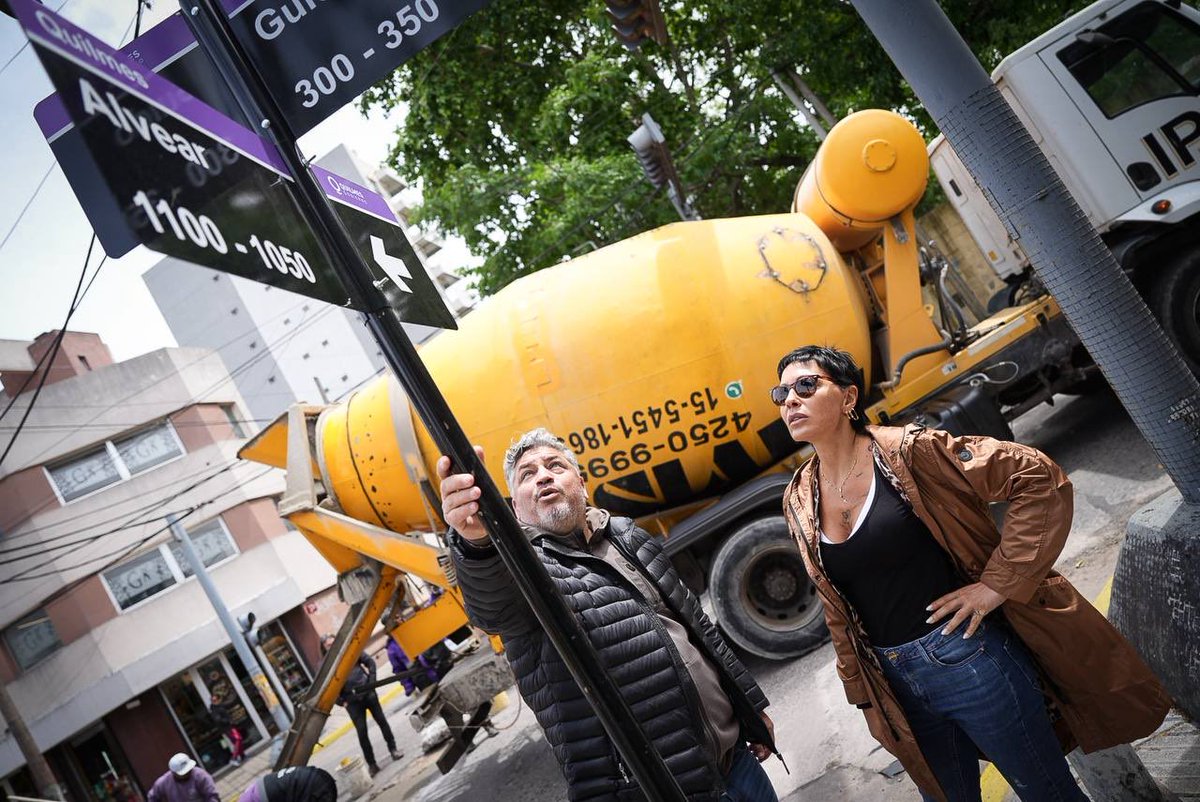 Seguimos haciendo el mantenimiento de las calles de #Quilmes con el Plan Municipal de Bacheo, esta mañana en pleno centro de la ciudad.

Planificación, trabajo cotidiano y un Estado eficiente para que cada día vivamos en una ciudad más ordenada y segura.

#SeguimosParaAdelante