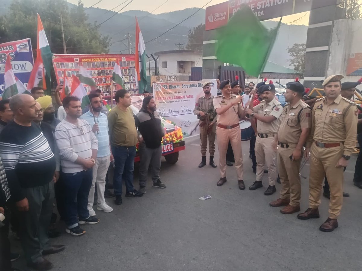 dpododa's tweet image. ,*POLICE MEDIA CELL, DODA*
*#EktaDiwas* *#RunForUnity*
*DODA POLICE DISPLAYS MAJESTIC POLICE BAND SHOW AND SCREENS PATRIOTIC FILM IN REMEMBRANCE OF MARTYRS AT OLD BUS STAND DODA @igp_jammu @JmuKmrPolice @Sandeepmehta075 @rphqdkr_jkp