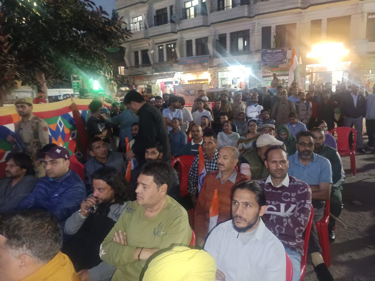 dpododa's tweet image. ,*POLICE MEDIA CELL, DODA*
*#EktaDiwas* *#RunForUnity*
*DODA POLICE DISPLAYS MAJESTIC POLICE BAND SHOW AND SCREENS PATRIOTIC FILM IN REMEMBRANCE OF MARTYRS AT OLD BUS STAND DODA @igp_jammu @JmuKmrPolice @Sandeepmehta075 @rphqdkr_jkp