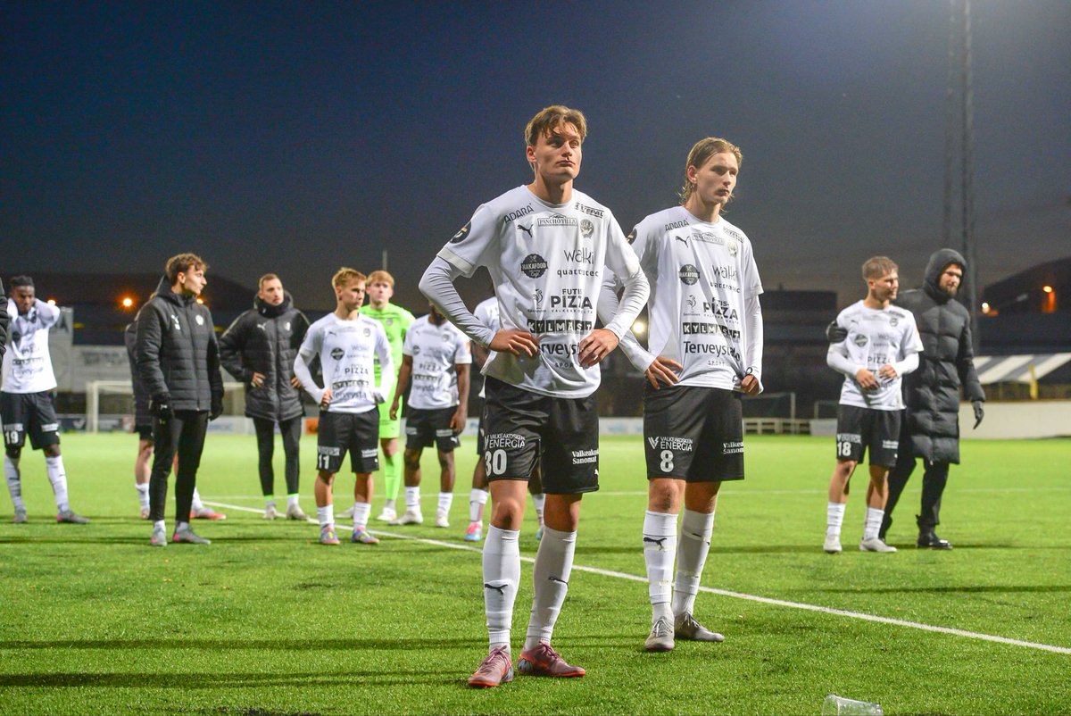 FC Hakan toimitusjohtaja Olli Huttunen sekä hallituksen puheenjohtaja Marko Laaksonen käyvät tänään julkaistussa tiedotteessa läpi niin mennyttä kautta kuin myös avaavat tulevia suunnitelmia.

Lue tiedote kotisivuiltamme:
fchaka.fi/uutiset/seuraj…