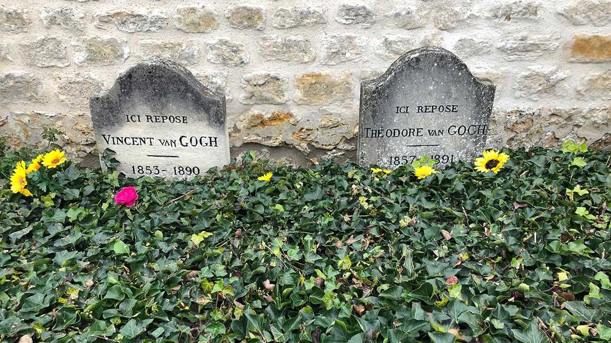 'bir zamanlar gençlik ve neşe saçan gözlerde içten, derin ve ağırbaşlı hüzün olur Theo...'

Umarım bir gün ben de ayçiçeklerimle giderim,onun sarısına bir sarı da ben ekleyebilirim. 🌻
Auvers-sur-Oise
[Fransa,Paris]