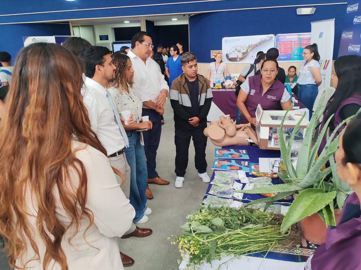 Salud_Guayas's tweet photo. Profesionales de @Salud_Ec del #Distrito09D24 impulsan saberes como la Medicina Ancestral 🌿 y el Parto Humanizado con enfoque intercultural 🤰🏻 durante la jornada de inducción del programa “Jóvenes en Acción”. 
¡Avanzamos hacia #ElNuevoEcuador con identidad y respeto! https://t.co/XyEDDxg4sN