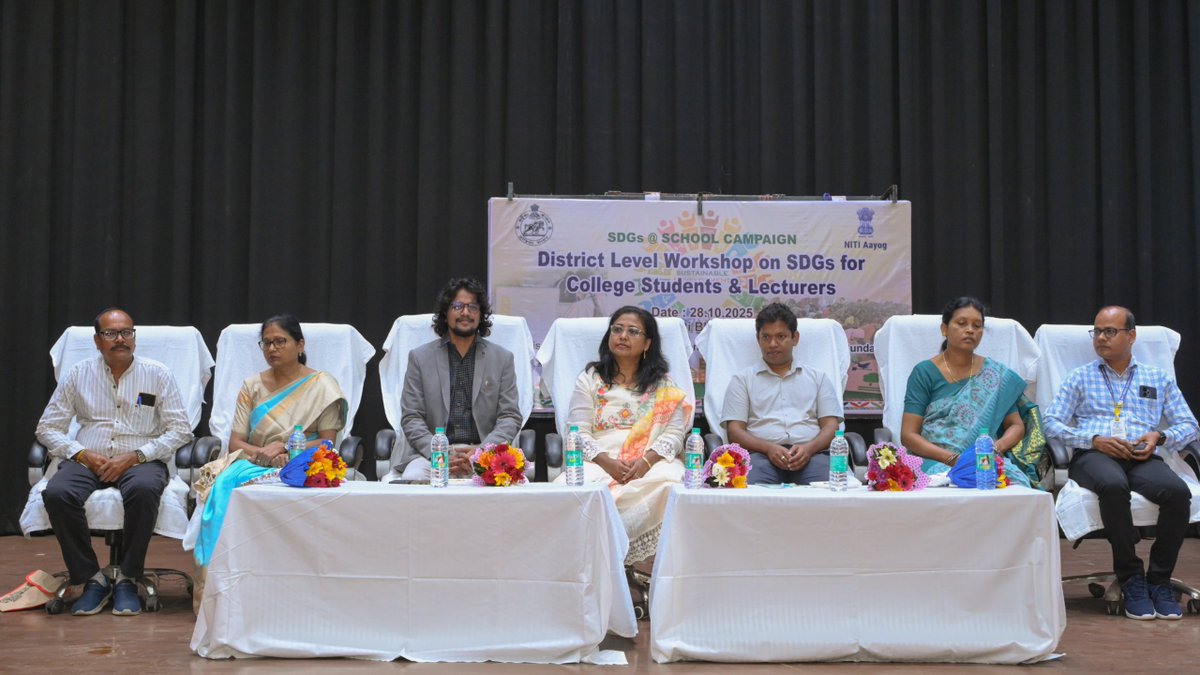 DMSundargarh's tweet image. ଆଜି ସ୍ଥାନୀୟ ସଂସ୍କୃତି ଭବନ ଠାରେ ସୁନ୍ଦରଗଡ଼ ଜିଲ୍ଲାର ବିଭିନ୍ନ ମହାବିଦ୍ୟାଳୟରୁ ଆସିଥିବା ଛାତ୍ରଛାତ୍ରୀ ଓ ଅଧ୍ୟାପକମାନଙ୍କ ଲାଗି ସଷ୍ଟେନେବଲ୍ ଡେଭେଲପମେଣ୍ଟ ଗୋଲ୍ ବା ନିରନ୍ତର ବିକାଶ ଲକ୍ଷ୍ୟ ସମ୍ବନ୍ଧୀୟ ଏକ ଜିଲ୍ଲା ସ୍ତରୀୟ କାର୍ମଶାଳା ଅନୁଷ୍ଠିତ ହୋଇଥିଲା 
#SustainableDevelopmentGoal #Education #Sustainability #SDGs