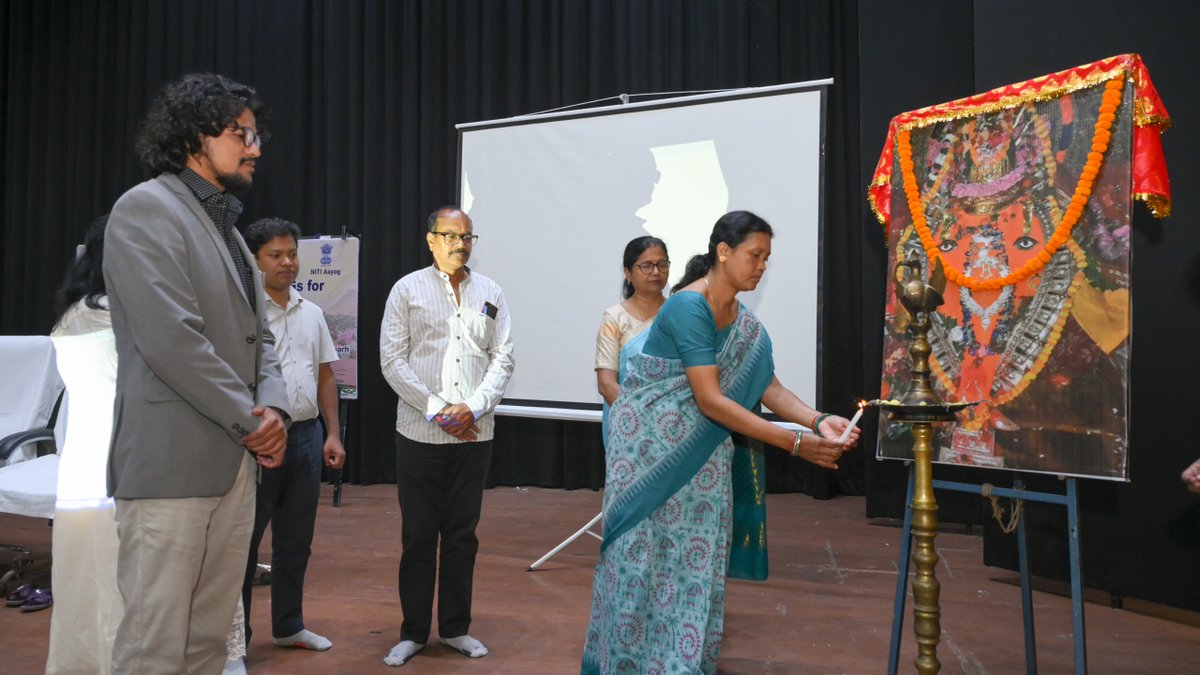 DMSundargarh's tweet image. ଆଜି ସ୍ଥାନୀୟ ସଂସ୍କୃତି ଭବନ ଠାରେ ସୁନ୍ଦରଗଡ଼ ଜିଲ୍ଲାର ବିଭିନ୍ନ ମହାବିଦ୍ୟାଳୟରୁ ଆସିଥିବା ଛାତ୍ରଛାତ୍ରୀ ଓ ଅଧ୍ୟାପକମାନଙ୍କ ଲାଗି ସଷ୍ଟେନେବଲ୍ ଡେଭେଲପମେଣ୍ଟ ଗୋଲ୍ ବା ନିରନ୍ତର ବିକାଶ ଲକ୍ଷ୍ୟ ସମ୍ବନ୍ଧୀୟ ଏକ ଜିଲ୍ଲା ସ୍ତରୀୟ କାର୍ମଶାଳା ଅନୁଷ୍ଠିତ ହୋଇଥିଲା 
#SustainableDevelopmentGoal #Education #Sustainability #SDGs