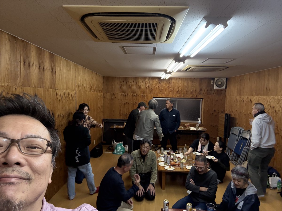 くじら企画「屋上のペーパームーン」精算会でした。なんて和やかなひととき。