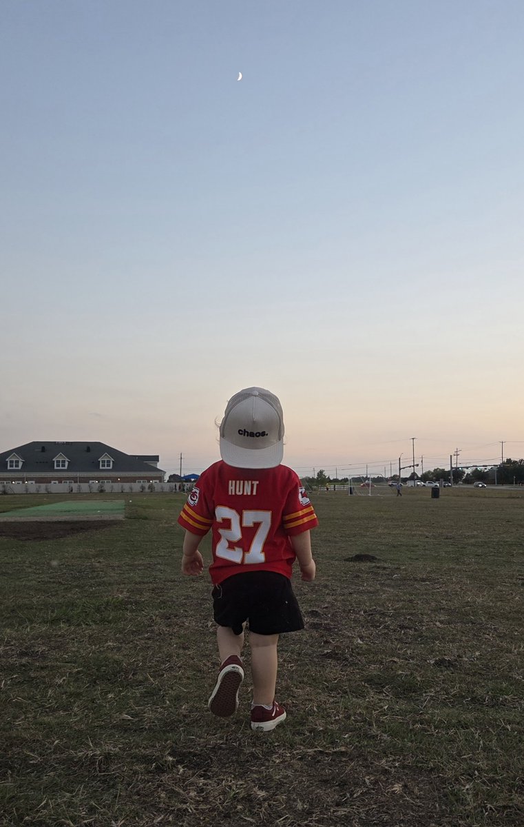 Lost__TX's tweet photo. @Kareemhunt7 thought you'd love to see your littlest fan, wearing the OG 27 https://t.co/jaxOU3xD8e