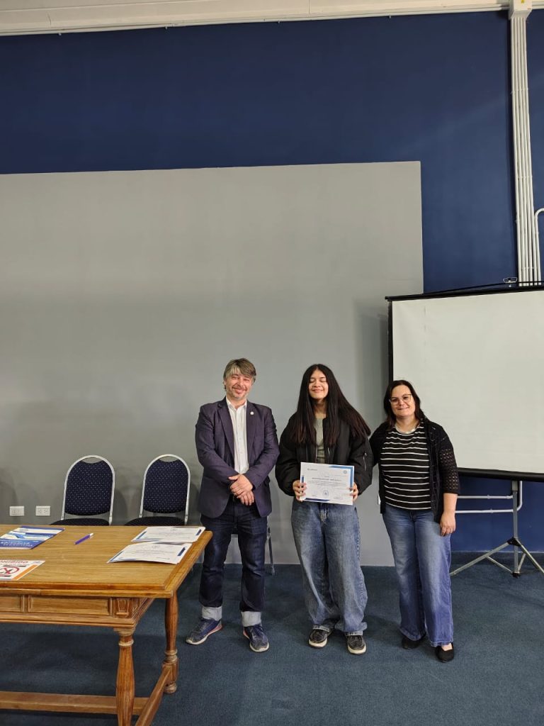 Concluyó taller de podcast para estudiantes secundarios de Plottier

Se capacitaron alumnas y alumnos del CPEM N° 56. Hoy recibieron sus certificados en la UNCo. Lo organizó Extensión Universitaria y radio Universidad CALF.

uncoma.edu.ar/ultimas-notici…