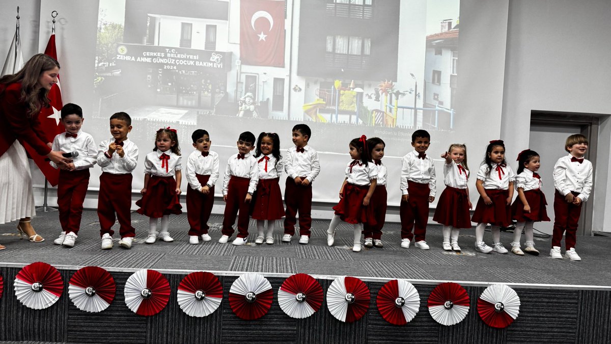 Bugün belediyemiz konferans salonunda, Belediyemiz Zehra Anne Gündüz Çocuk Bakım Evi’mizin minik öğrencileri 29 Ekim Cumhuriyet Bayramı temalı oyun, şiir ve dans gösterileriyle bizlere unutulmaz anlar yaşattılar.

#29Ekim #CumhuriyetBayramı🇹🇷