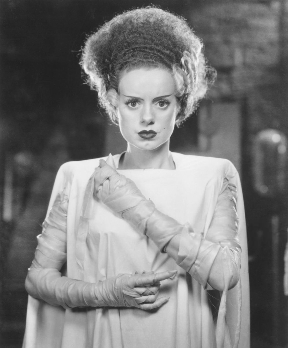 The way Mia Goth’s Elizabeth mirrors the Bride of Frankenstein in Guillermo del Toro’s ‘Frankenstein’ is just brilliant. ✨