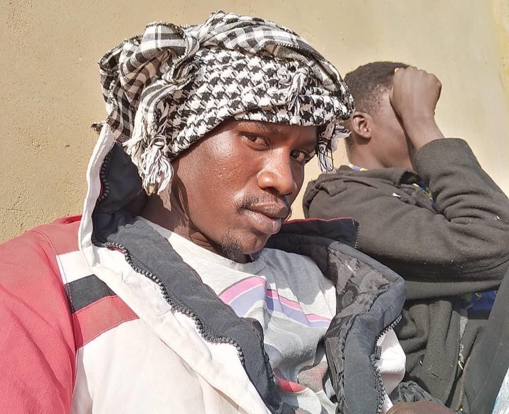 يتحمل البقر نحر إخوته أمام عينيه فلا يصدر صوتاً 

لكنه يملأ الدنيا نعير اذا جاع !

#السودان_يُباد 💔